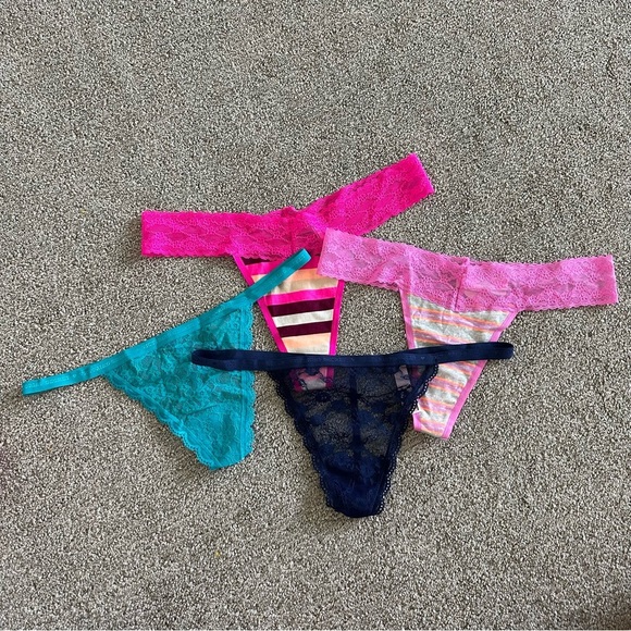 Victoria's Secret Low Rise Thong (2) and V-String (2) Size Medium - Picture 1 of 3